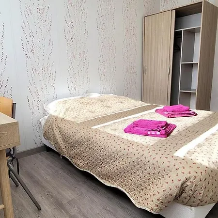 De 4 Apartment *